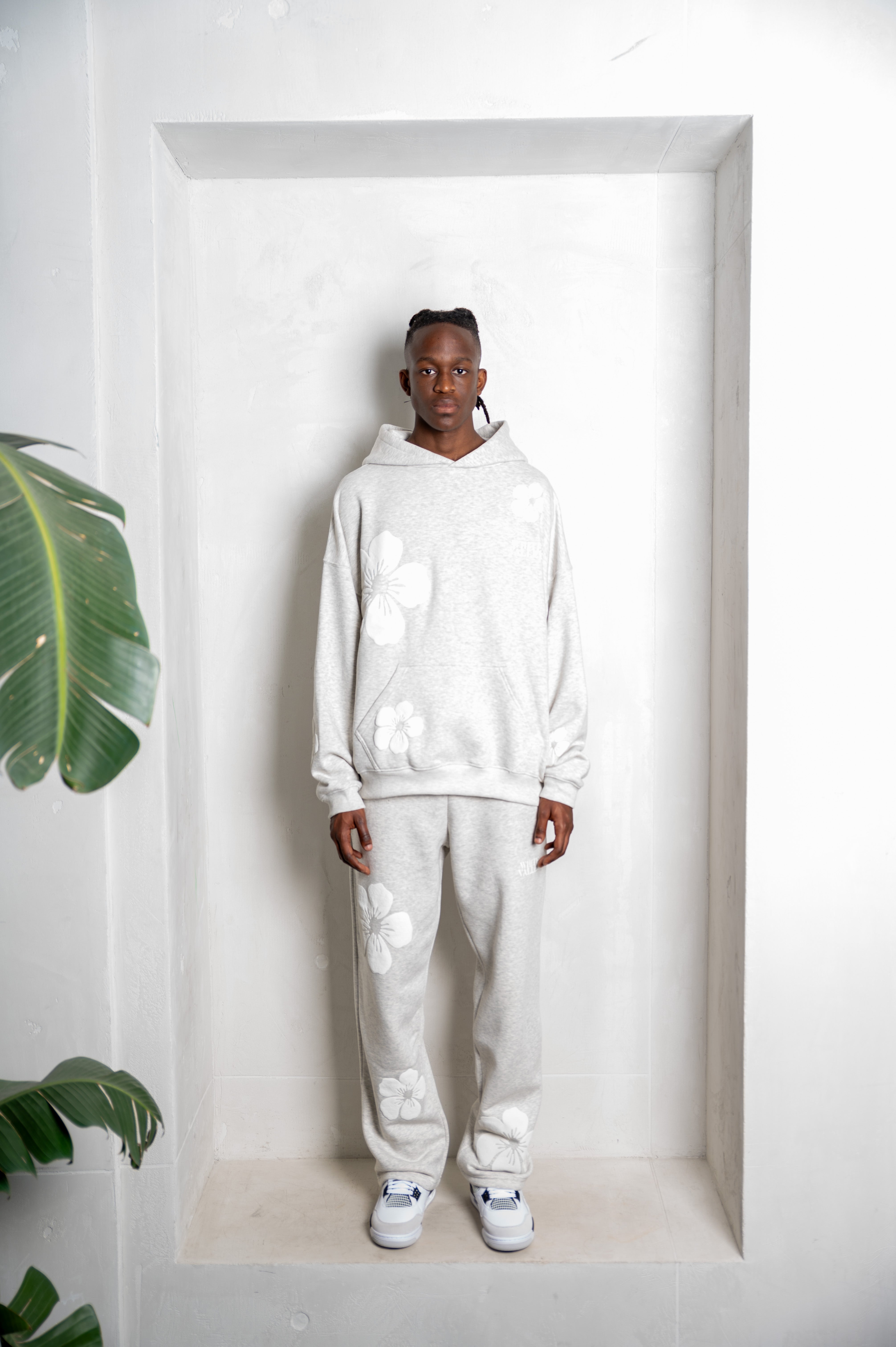 JOGGER FLOWERS PANTS GRAY