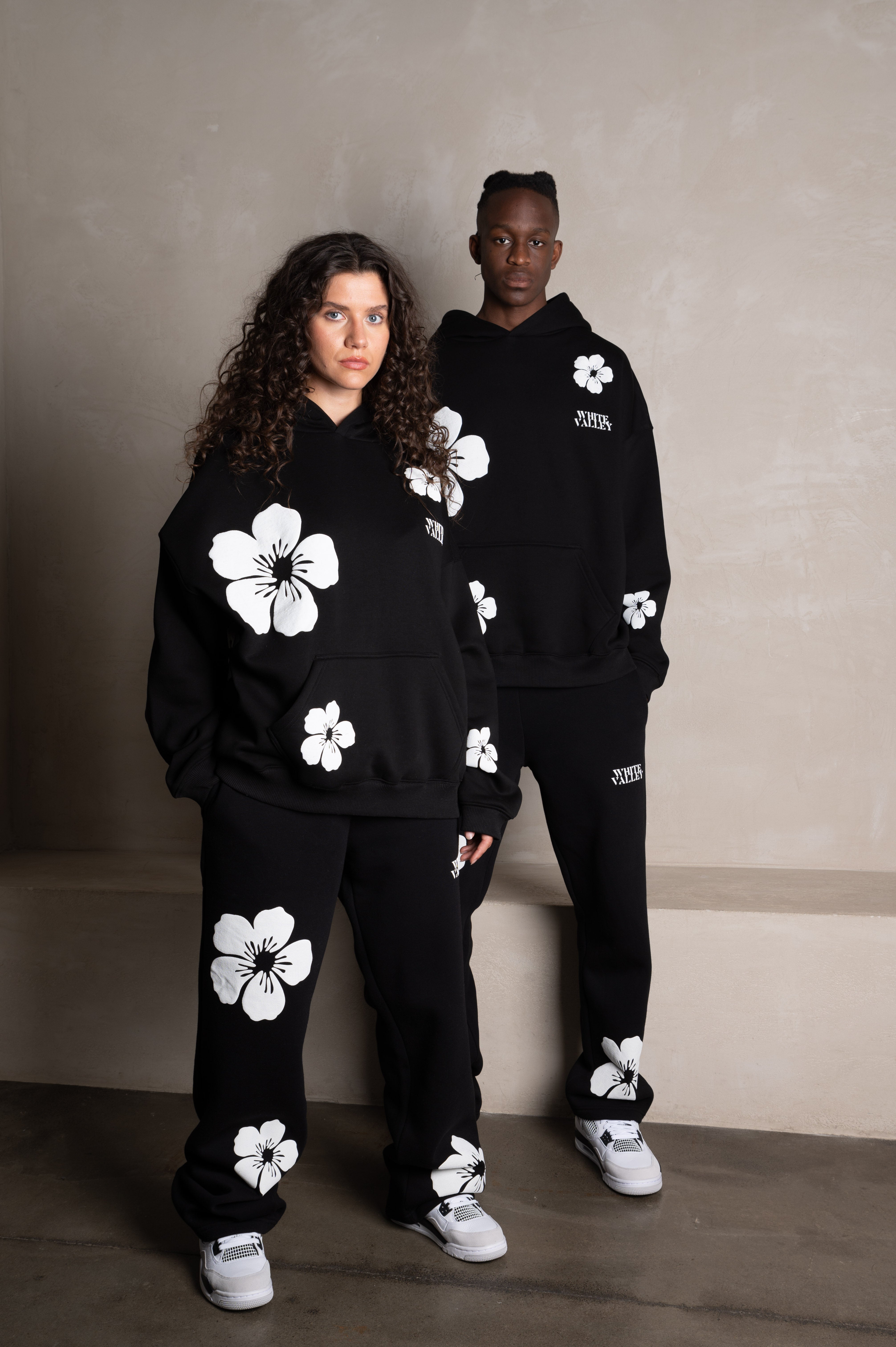 HOODIE FLOWERS BLACK