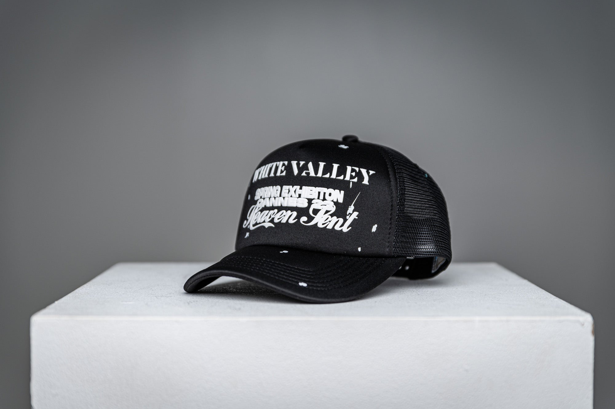 Cap White Valley Black